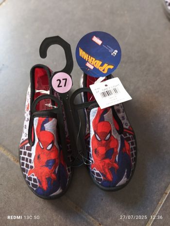 Chaussons Spiderman pointure 27