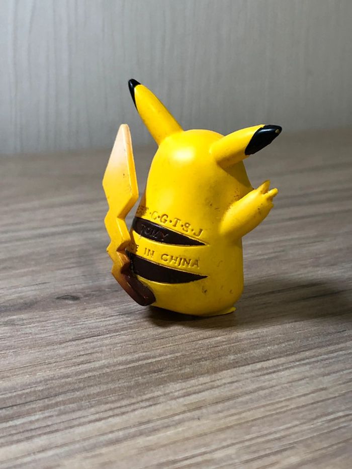 Petite figurine pikachu Pokémon Nintendo vintage - photo numéro 3
