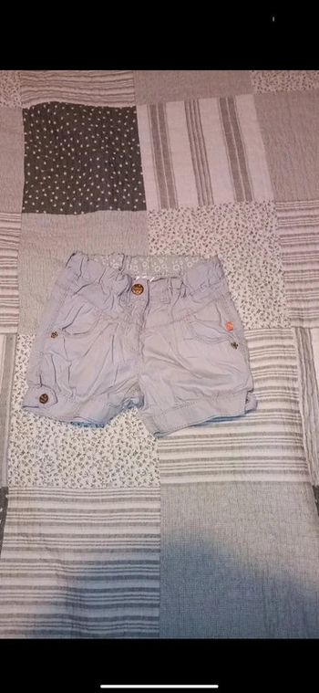 Short Kidkanaï fille taille 4 ans en excellent état, très peu porté.