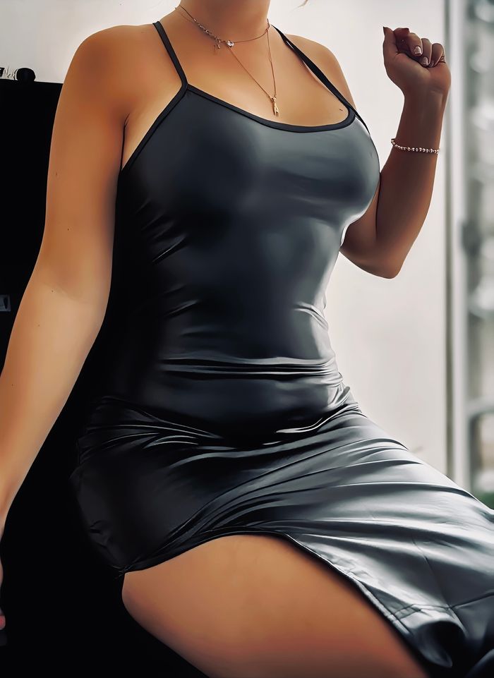 Robe noire similicuir