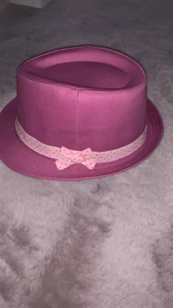 Chapeau rose neuf