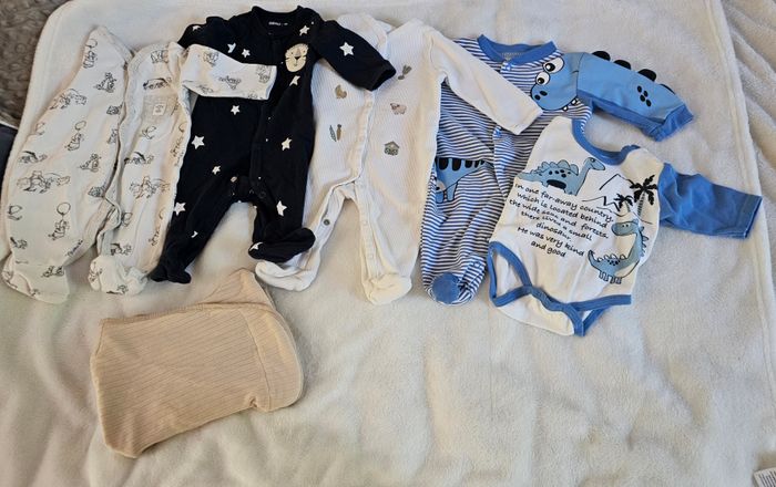 Ensemble de choses pour un bébé de 1 mois
