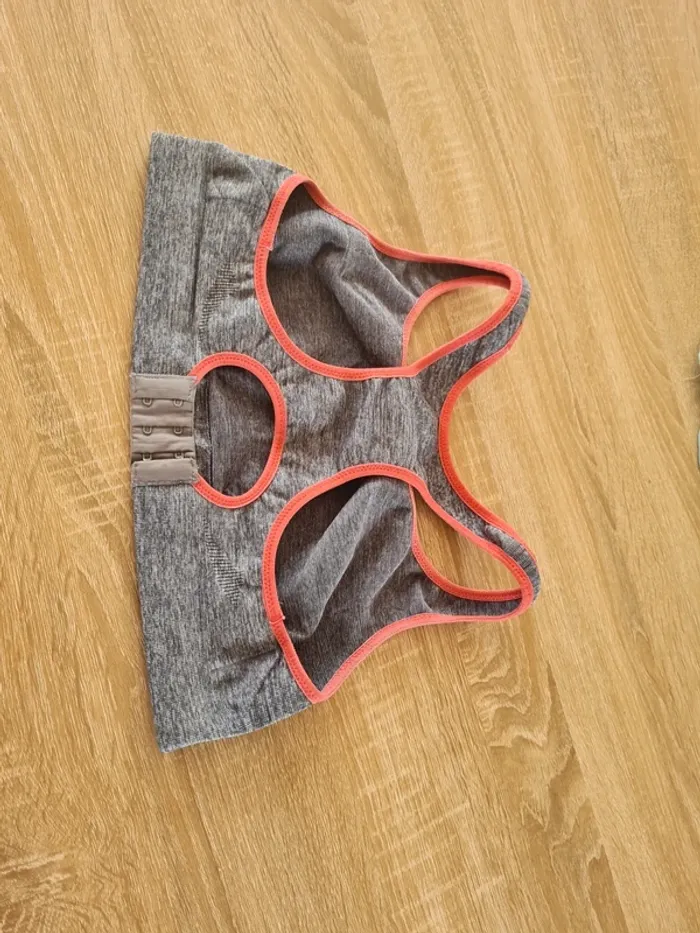 Brassiere de sport - photo numéro 2