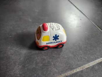 Clémence l'ambulance Tut tut bolide