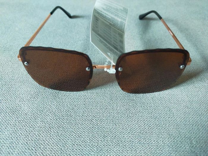Lunettes de soleil carrées marron – Neuf avec étiquette - photo numéro 2