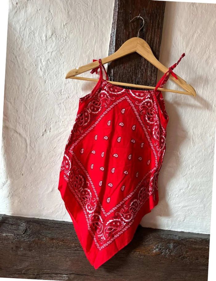 Top rouge bandana