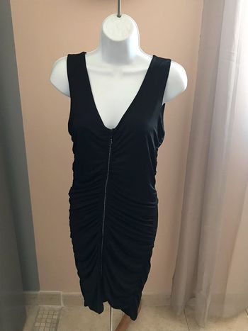 Robe noire fermeture avec strass