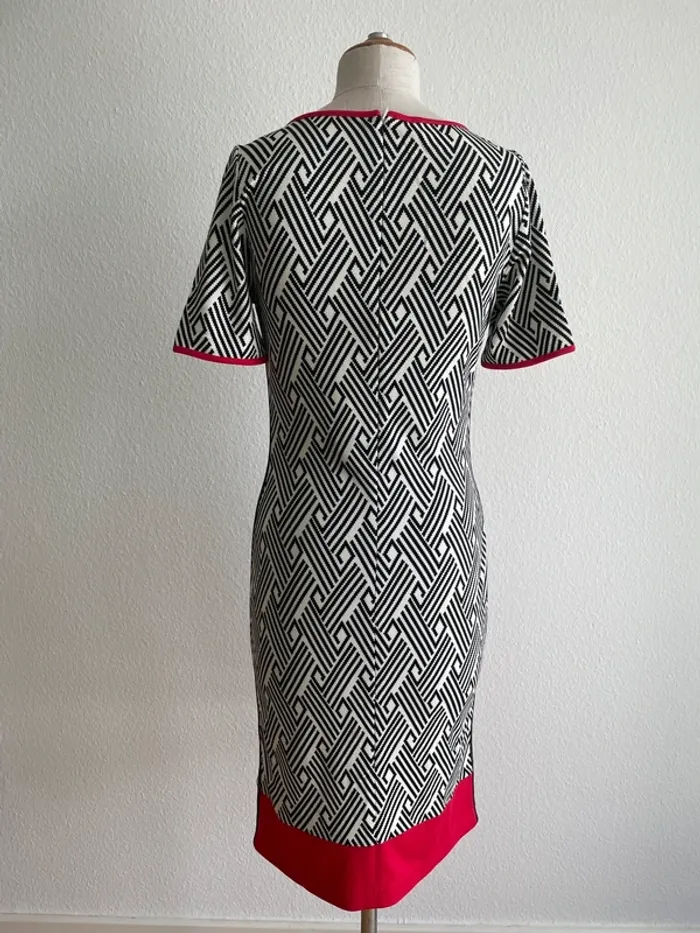 Robe graphique blanche et rouge LO'X - photo numéro 5