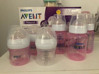 Lot de différents biberons avents