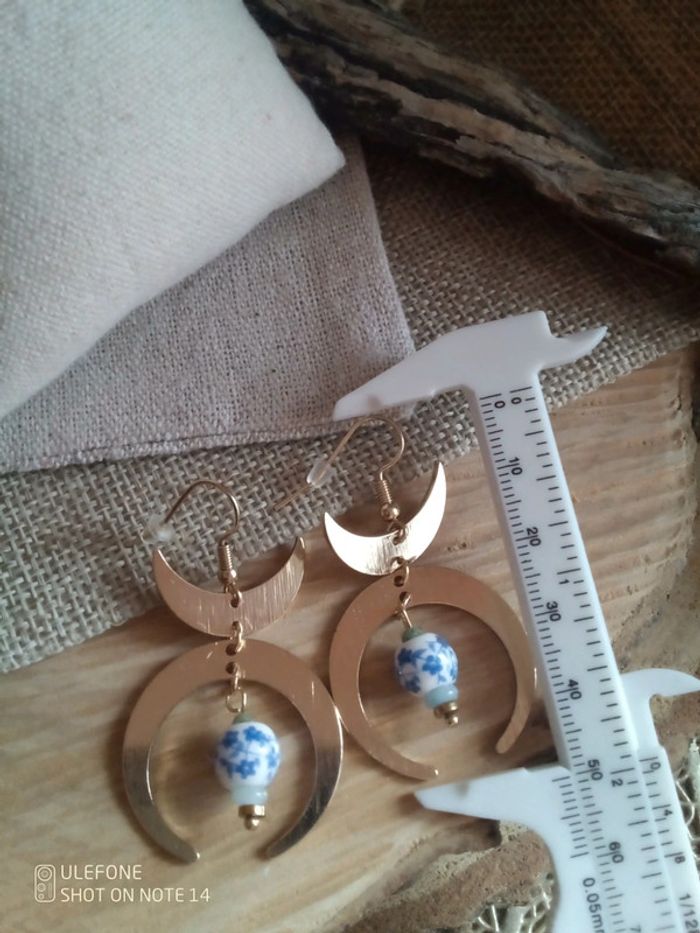 Boucles d'oreilles bohèmes lunes fleurs bleues - photo numéro 3