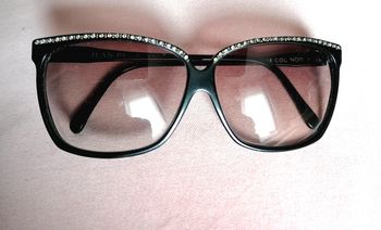 Lunettes de soleil vintage jean Patou couturier. Noir et strass. 