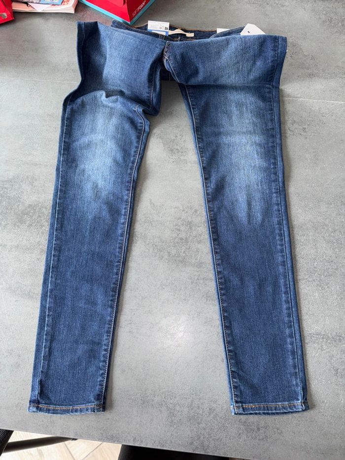 Jeans Lévis neuf - photo numéro 3
