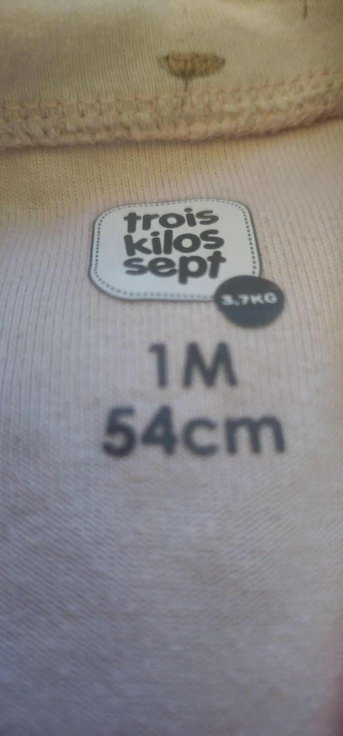 Pyjamas trois kilos sept  1 mois - photo numéro 2