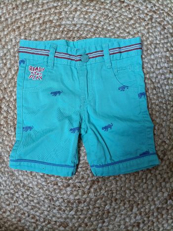 Short bleu ciel avec motif