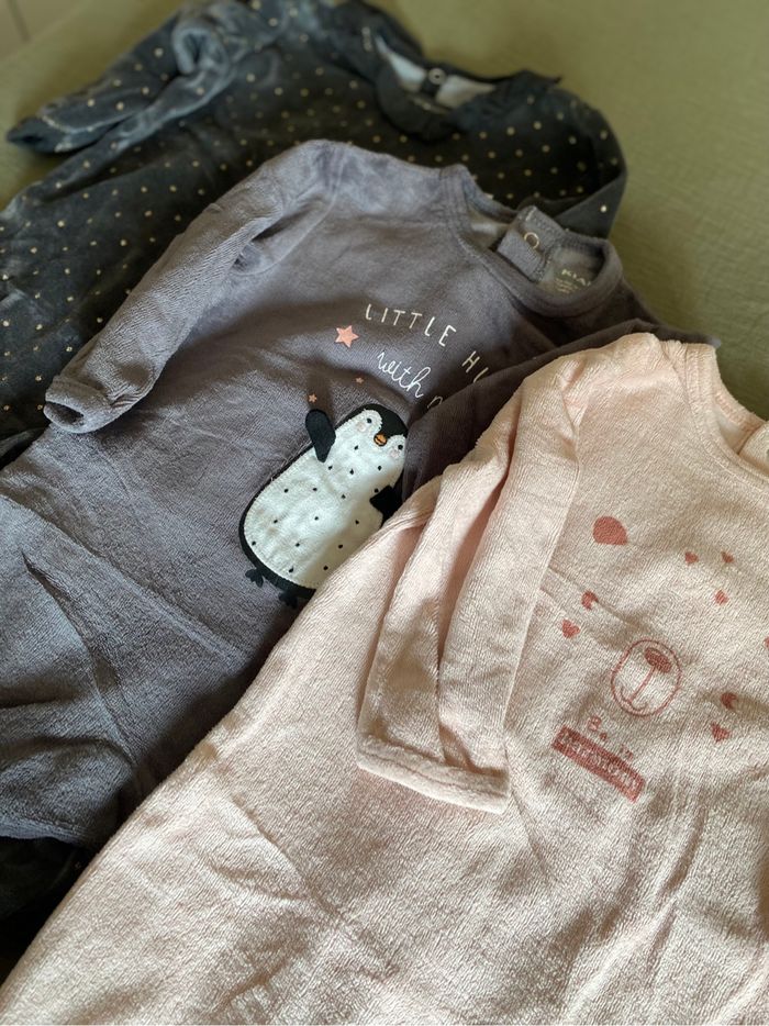 Lot 3 pyjamas taille 6 mois - photo numéro 2