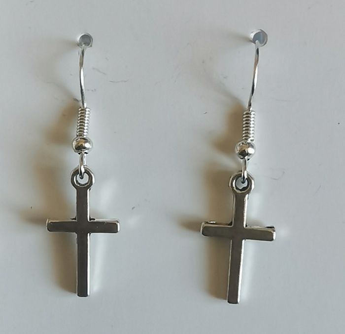 Boucles d'oreilles fantaisie "Croix latine pleine" en métal argenté - photo numéro 2