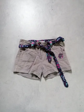 Short fille