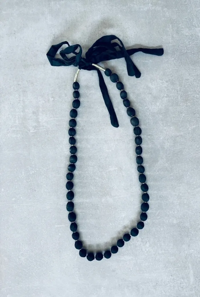 Magnifique sautoir collier perles en tissu noires neuf
