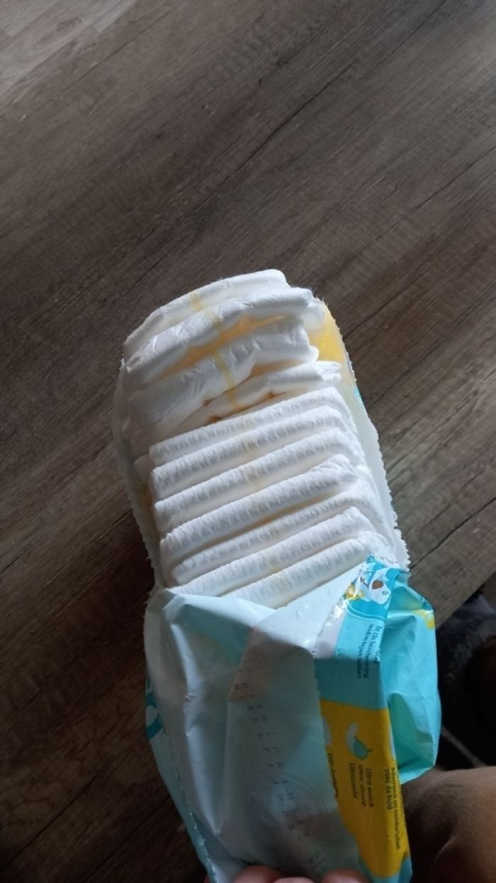 Couche pampers taille 2 - photo numéro 4