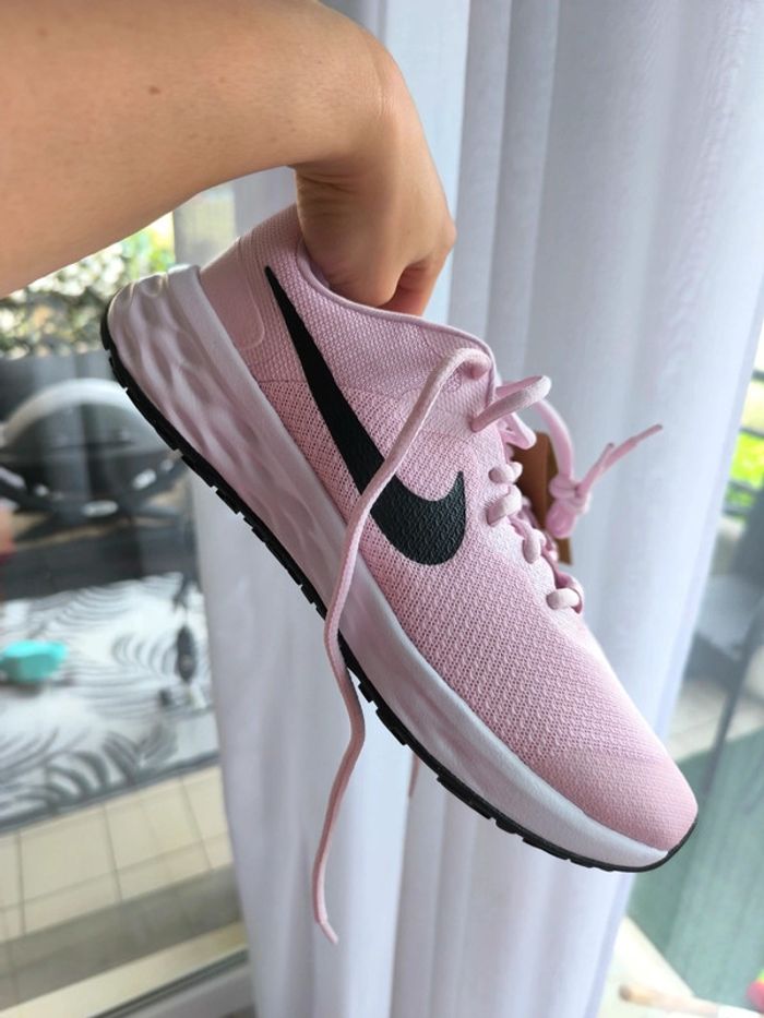 Basket Nike , fitness femme , rose , taille 39 neuve
