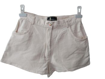 mini short en coton  marque in extenso pas de taille indiquée mais convient a une taille 36/38
