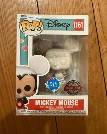 Lot de 4 pop Disney neuve