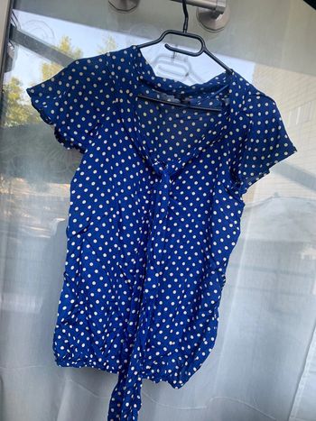 Très joli haut à pois (taille 36)