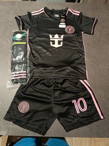 Tenue football Léo Messi Inter Miami rose. T.20