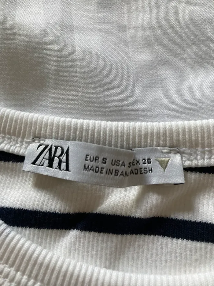 Très beau top court noir et blanc || Zara || taille EUR S || quasiment neuf - photo numéro 3