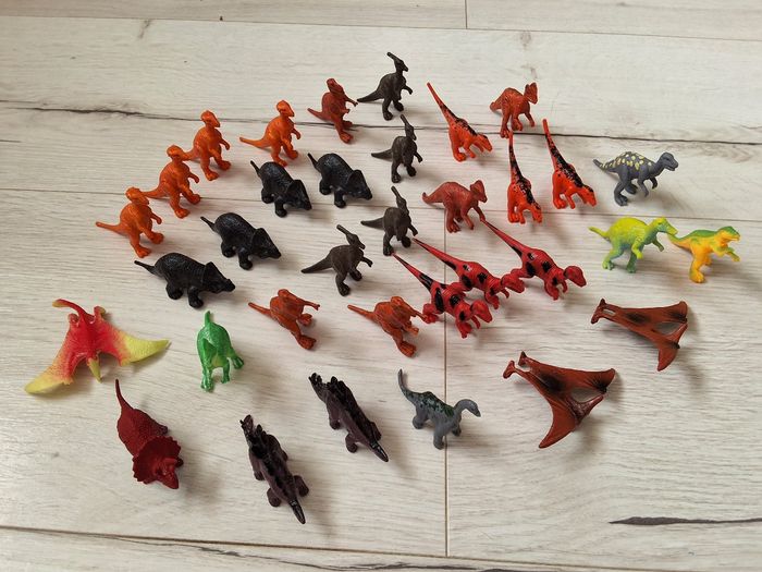 Gros lot de 34 mini dinosaures divers t rex pterodactyle Diplodocus... - photo numéro 1