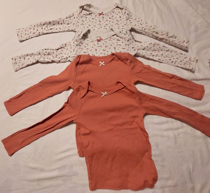 T-shirt fille Kiabi 24 mois – bordeaux et blanc