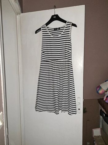 Robe blanche rayée noir bpc