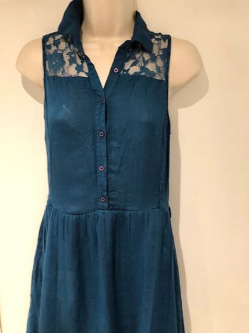 Robe stradivarius dentelle couleur bleu canard taille 36/S