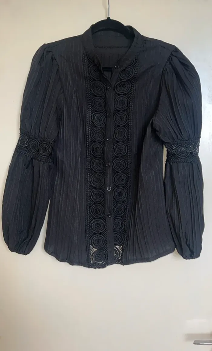 Chemise en dentelle T36 Neuve 🖤 - photo numéro 3