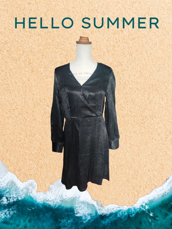 Robe noir satiné neuve 36