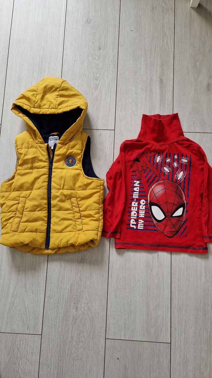 Doudoune  sans manche Creeks T 3  ans+ sous pull rouge