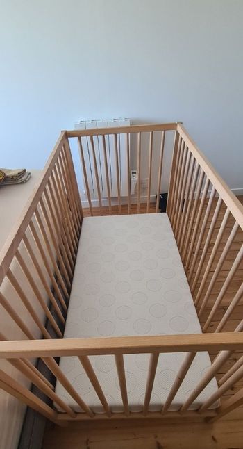 Lit a barreaux + matelas emma matelas.