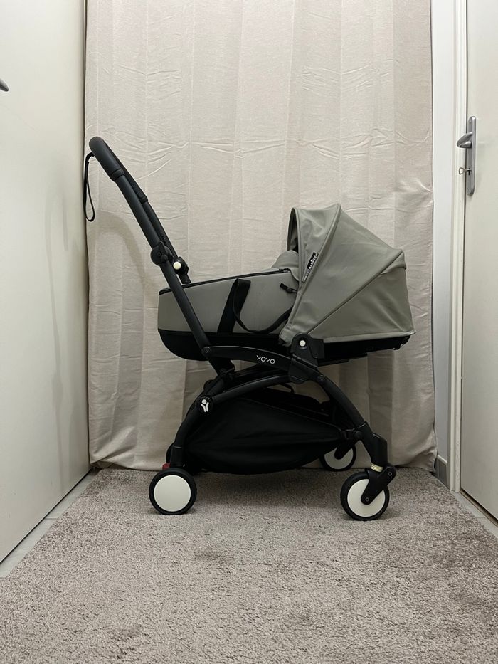 Poussette YOYO avec nacelle et pack 6+ gris