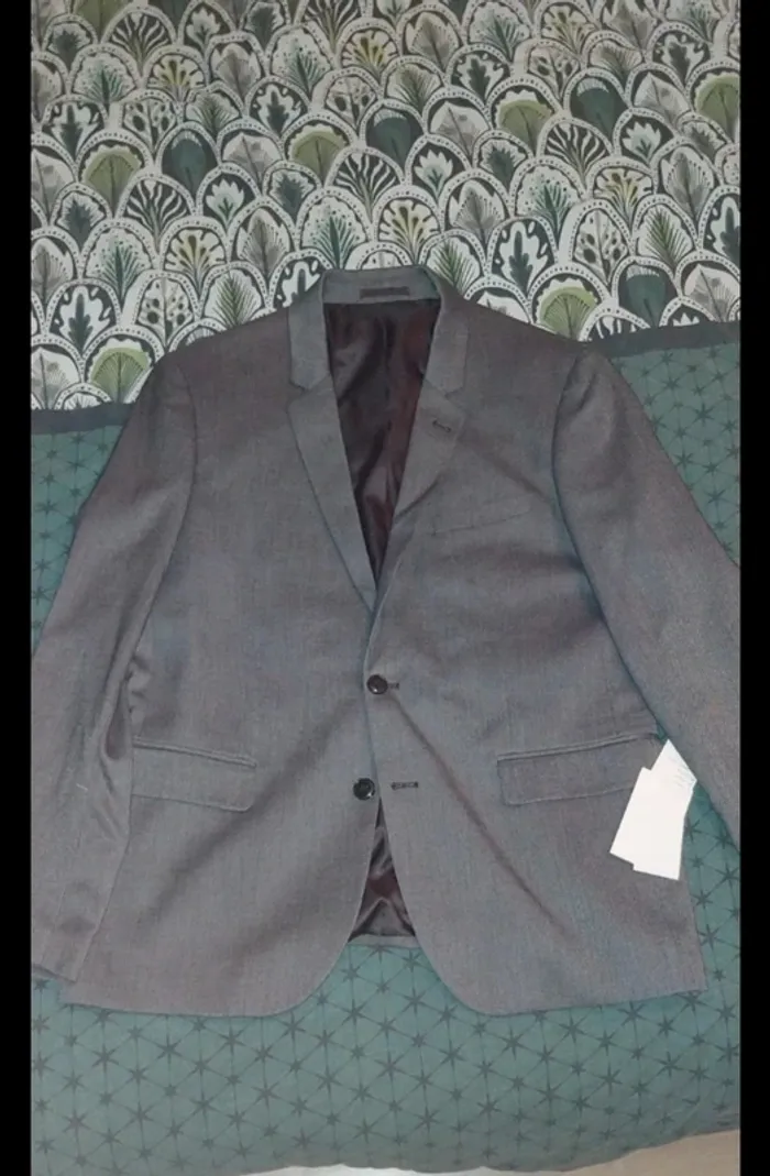 Veste de costume neuve avec étiquette Kiabi taille 52. Coupe regular tissu stretch