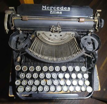 Une belle, rare, ancienne machine à écrire Mercedes Prima