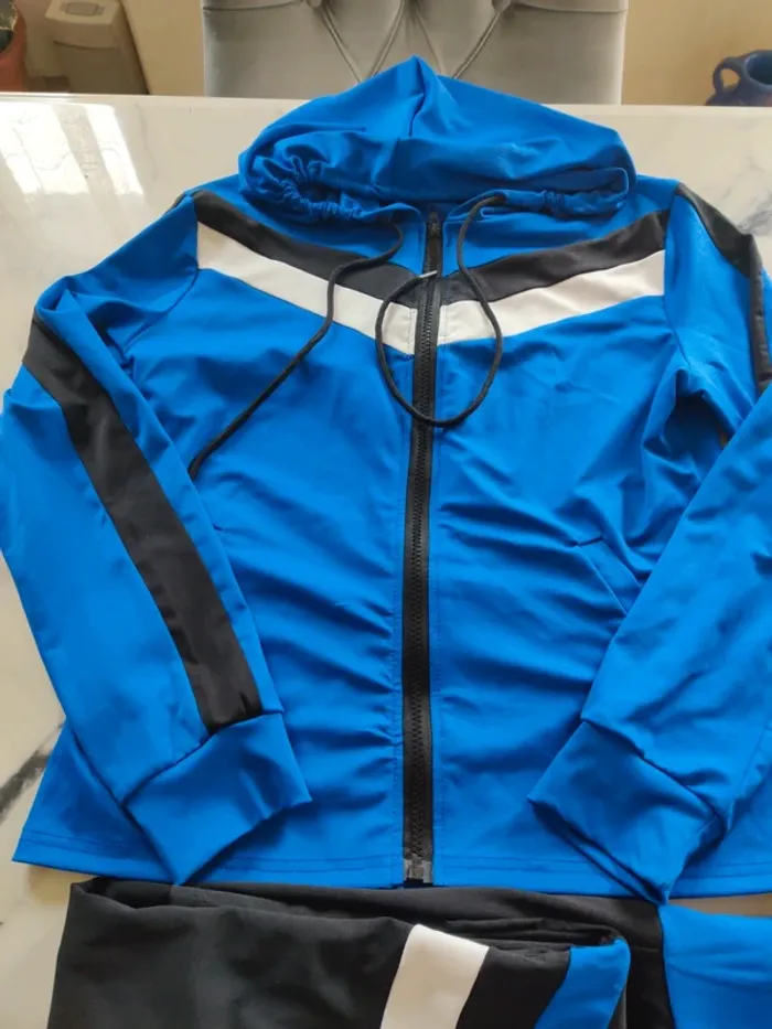 Survêtement sportif taille M - photo numéro 3
