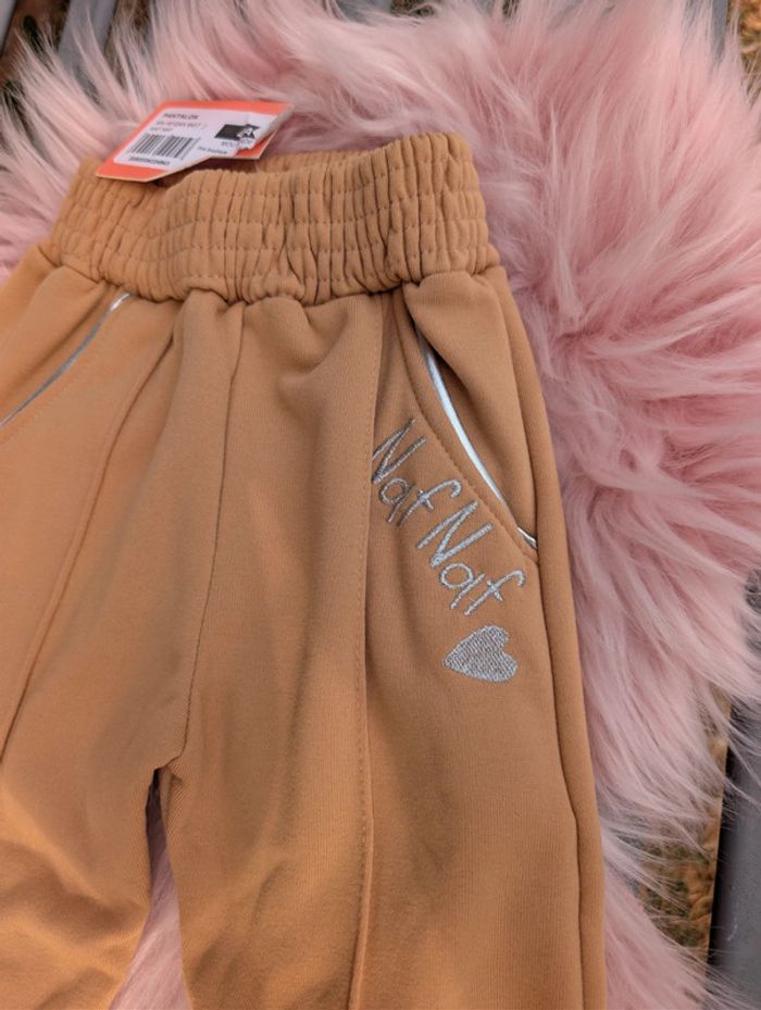 Pantalon jogging nafnaf neuf. 4 ans - photo numéro 2