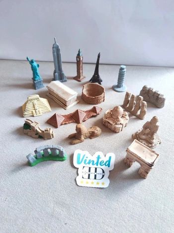 Lot de 17 figurines du monde