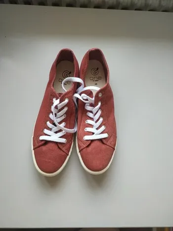Paire de chaussures de ville (baskets) neuve pour hommes taille 45