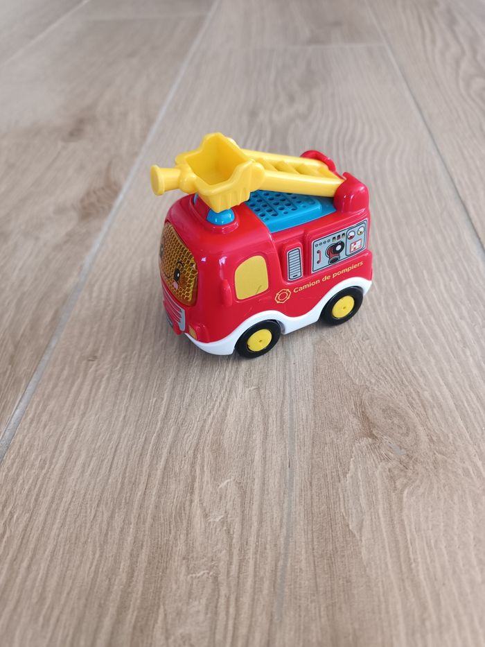 Camion pompier Mahé - photo numéro 2