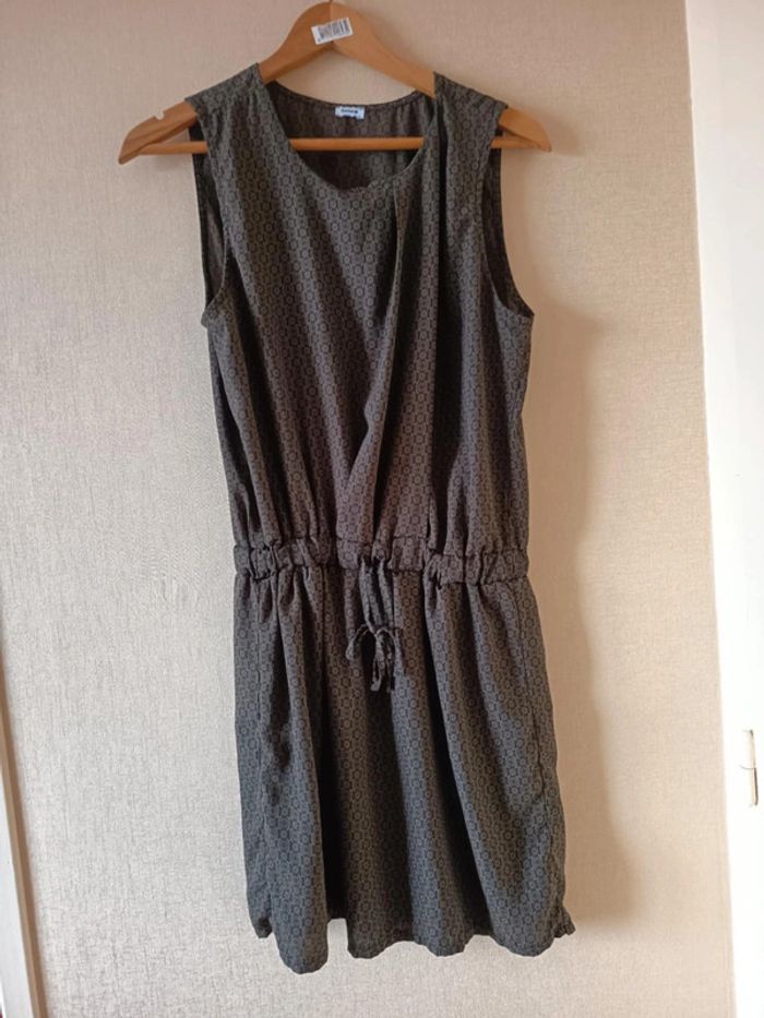 Robe courte. Sans manches .  Marque Pimkie (938)