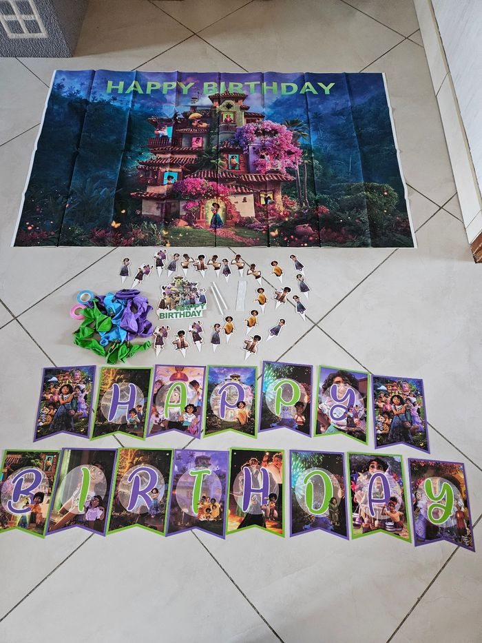 Lot de décoration anniversaire thème encanto