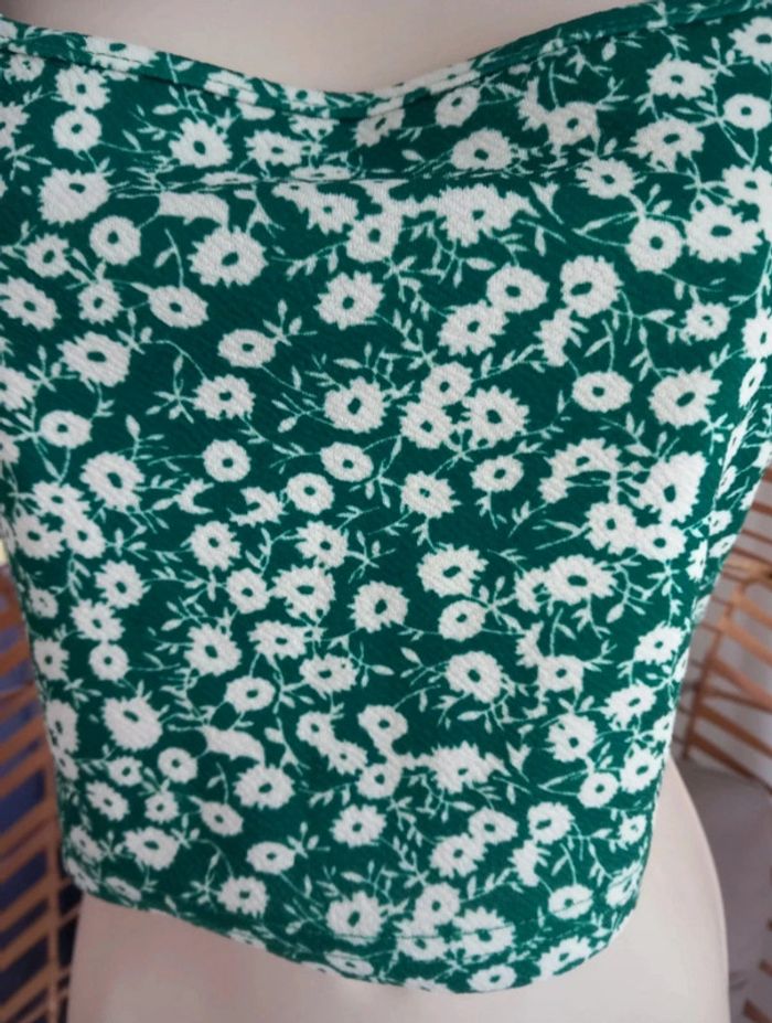 Top court vert et blanc a fleurs taille 34 - photo numéro 4