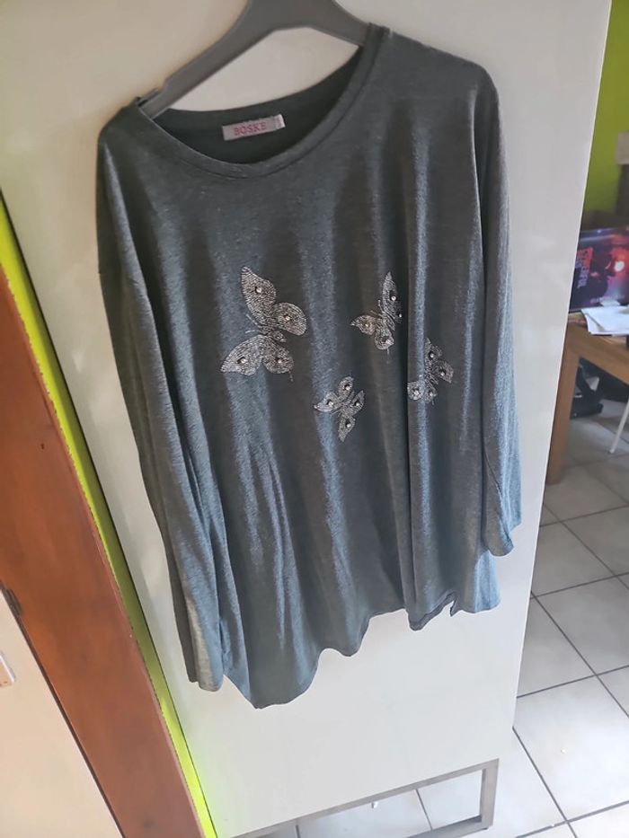 Pull avec papillon - photo numéro 2