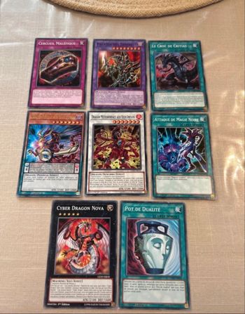 Lot de 8 cartes Yu-Gi-Oh!